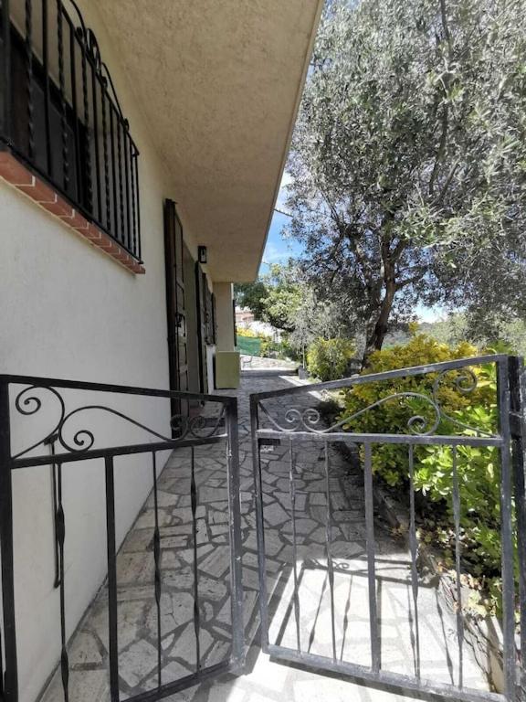 Bas De Villa Au Calme فينوف لوبيه المظهر الخارجي الصورة